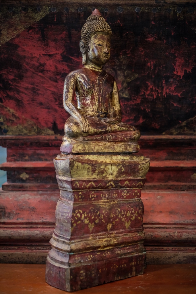 #thaibuddha #buddha #buddhas #antiquebuddhas #antiquebuddha #woodbuddha #sittingbuddha